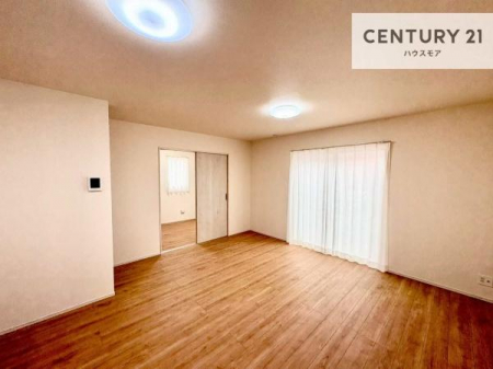 ���r���O�@�傫�ȑ����炽���Ղ�̗z���������閾�邢���r���O�B�J�����̂��郊�r���O�ŉƑ��c���̂��났�̎��Ԃ��߂����܂��I�G�A�R�����ł��I