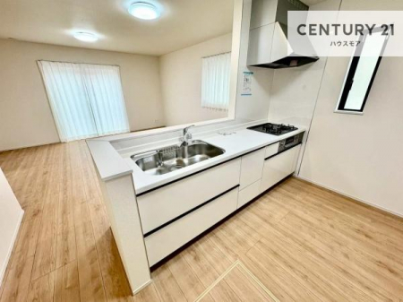 �L�b�`���@��l�C�̑Ζʎ��V�X�e���L�b�`�����̗p���Ă��܂��I���Ƒ��̃R�~���j�P�[�V���������R�Ƒ�����݌v�ł��B
���q�l�ɂ��ڂ��͂��̂Ŋ������ł��ˁB���[�͂�����܂��I