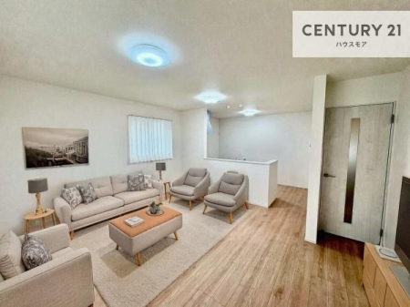 ���r���O�@�Ƌ��CG�p�[�X�ł��B�S�n�ǂ����r���O�͉Ƒ������R�ƏW�܂�܂��B�Ƒ��c�R�̎��Ԃ����������ł��B���Ƒ��ƁA����w�[���������Ԃ��߂��������ł��ˁB