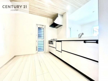 �L�b�`���@��Ƃ肠�钲���X�y�[�X�ō�Ƃ����₷�����K�ȃL�b�`���ł��I
���q�l�ƈꏏ�ɂ��َq������y���߂�L�X�X�y�[�X�ł��B�y�����������ԂɂȂ肻���ł��ˁI