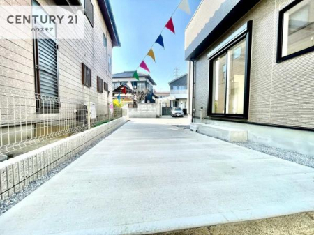 ���ԏ�@���ԃX�y�[�X��2�䕪����܂��I�Z�J���h�J�[�͂������A�o�C�N�⎩�]�ԂȂǂ��u���ꏊ�ɍ���܂���B