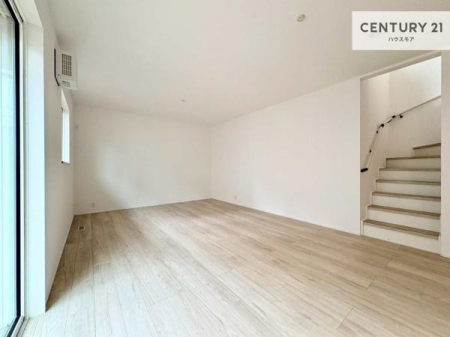 ���r���O�@��؂ȉƑ����W�܂邩�炱��LDK�ɂ͂�����肽���B
�q�����������C�ɏ΂��Ȃ��瑖�����Ă���p�����������u�L���Ƃɂ��ėǂ������v�Ǝv���u�Ԃł��B