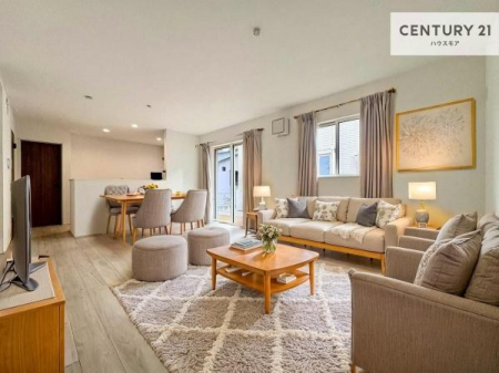 ���r���O�@�Ƌ��CG�p�[�X�ł��B�J�����̂���L�XLDK�I�\�t�@�[��_�C�j���O�e�[�u����u���Ă������ɂȂ�Ȃ��̂ŉ��K�ɉ߂����܂��I