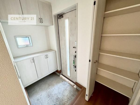 ���ց@�V���[�Y�{�b�N�X�t���Ȃ̂ŁA���ւ��Еt�����|�������₷���ł��I
�X�b�L���������ւŌ˂��J�����u�ԁA�������̂���S�n������Ԃ��o�}���Ă���܂��B
