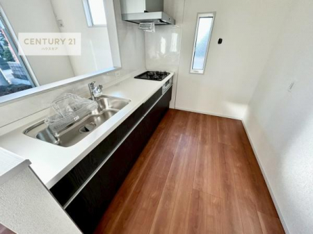 �L�b�`���@��l�C�̑Ζʎ��V�X�e���L�b�`�����̗p���Ă��܂��I���Ƒ��̃R�~���j�P�[�V���������R�Ƒ�����݌v�ł��B
���q�l�ɂ��ڂ��͂��̂Ŋ������ł��ˁB�L�X�g���ĉ��K�ɍ�Ƃ��i�݂܂��I