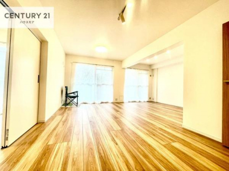 ���r���O�@�D�����z���܂肪���r���O����ł���ċ��S�n�̗ǂ���Ԃ����o���Ă���܂��I
���났�̎��Ԃ��߂����܂��I