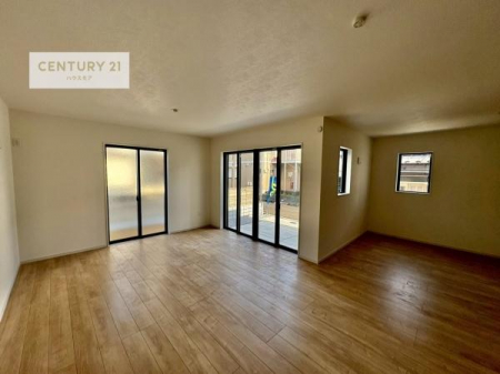 ���r���O�@��؂ȉƑ����W�܂邩�炱��LDK�ɂ͂�����肽���B
�q�����������C�ɏ΂��Ȃ��瑖�����Ă���p�����������u�L���Ƃɂ��ėǂ������v�Ǝv���u�Ԃł��B