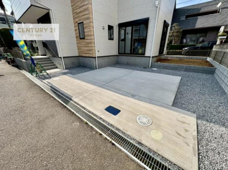 ���ԏ�@���ԃX�y�[�X��2�䕪����܂��I�Z�J���h�J�[�͂������A�o�C�N�⎩�]�ԂȂǂ��u���ꏊ�ɍ���܂���B