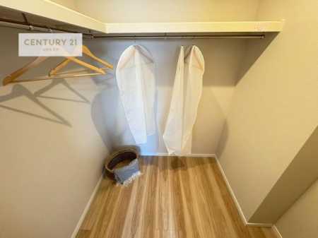 ���[�@�E�H�[�N�C���N���[�[�b�g�t���ł��B��������̂��m���Ȃǂ����[���Ă��������ł��ˁI���ɂ���@�������ȂǋG�ߕ��̑傫�ȉƓd�����[�ł��܂��B