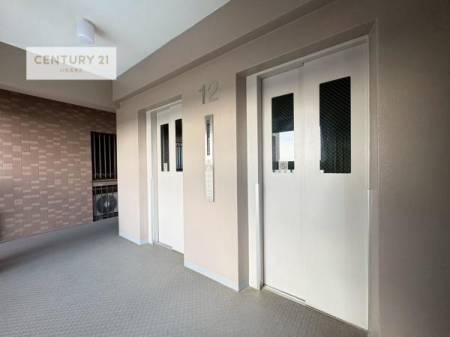 ���̑����p���@�G���x�[�^�[�����ŁA�����̈ړ����X���[�Y�B��K�ւ̃A�N�Z�X�����K�Ȃ��߁A���N�z�̕��⏬���Ȃ��q���܂����邲�ƒ�ɂ����S�ł��B���K���Ɨ��֐������˔������Z�܂��ł��B