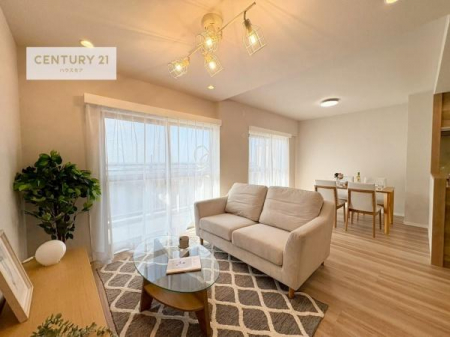 ���r���O�@��؂ȉƑ����W�܂邩�炱��LDK�ɂ͂�����肽���B
�q�����������C�ɏ΂��Ȃ��瑖�����Ă���p�����������u�L���Ƃɂ��ėǂ������v�Ǝv���u�Ԃł��B