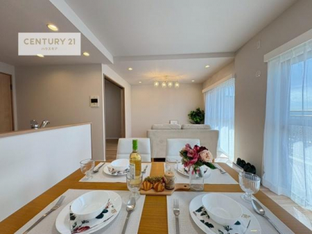 ���r���O�@�D�����z���܂肪���r���O����ł���ċ��S�n�̗ǂ���Ԃ����o���Ă���܂��I
���났�̎��Ԃ��߂����܂��I