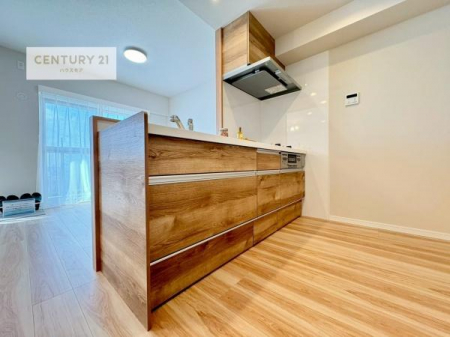 �L�b�`���@��l�C�̑Ζʎ��V�X�e���L�b�`�����̗p���Ă��܂��I���Ƒ��̃R�~���j�P�[�V���������R�Ƒ�����݌v�ł��B
���q�l�ɂ��ڂ��͂��̂Ŋ������ł��ˁB�L�X�g���ĉ��K�ɍ�Ƃ��i�݂܂��B