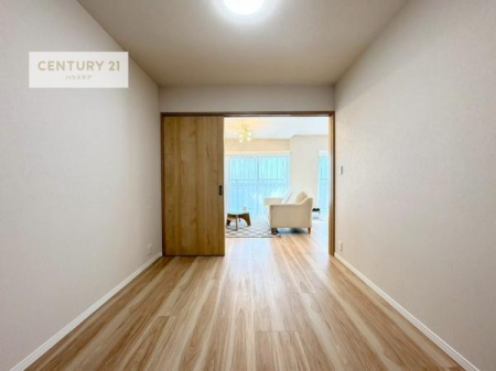 �m���@���r���O�ɗאڂ����m���͉Ƒ��̃��C�t�X�^�C���ɍ��킹�ď_��Ɏg����֗��ȋ�ԁB�����J����΃��r���O�ƈ�̊��̂���L�X�Ƃ�����ԂɁA�߂�Η��q�p�̌��⃏�[�N�X�y�[�X�A�L�b�Y���[���Ƃ��Ă����􂵂܂��B