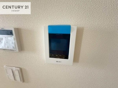 ���̑��@TV���j�^�[�t�C���^�[�t�H���������B���K�҂̊���m�F���Ă���Ή��ł��邽�߁A�h�Ɩʂɂ��z�����ꂽ���S�̐ݔ��ł��B