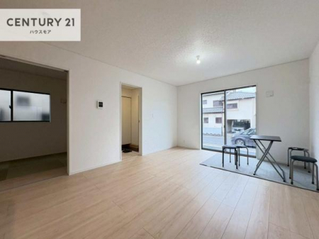 ���r���O�@�D�����z���܂肪���r���O����ł���ċ��S�n�̗ǂ���Ԃ����o���Ă���܂��I
���났�̎��Ԃ��߂����܂��I