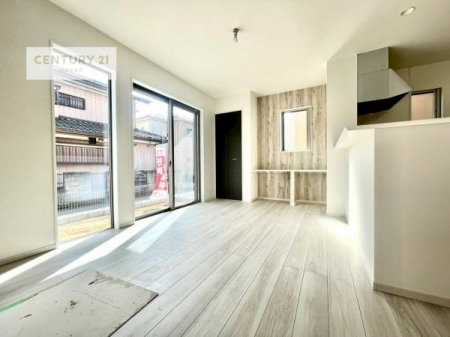 ���r���O�@�傫�ȑ����炽���Ղ�̗z���������閾�邢���r���O�B�J�����̂��郊�r���O�ŉƑ��c���̂��났�̎��Ԃ��߂����܂��I