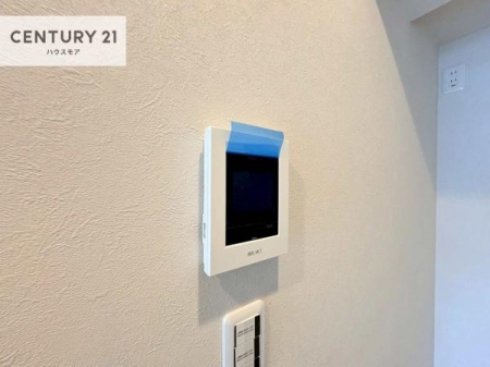 ���̑��@TV���j�^�[�t�C���^�[�t�H���������B���K�҂̊���m�F���Ă���Ή��ł��邽�߁A�h�Ɩʂɂ��z�����ꂽ���S�̐ݔ��ł��B