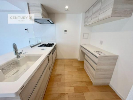 �L�b�`���@�J�b�v�{�[�h�t���̃L�b�`���ł��I
�L�b�`���͉����ƃK�`���K�`���������ł��B�d�q�����W�␆�ъ���u���܂����A��������̐H��͒I�Ɏ��[���\�ł��I