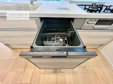 �L�b�`���@�H��@�t���̃L�b�`���ł��I�Z���������r��h�~�Ƃ��đ�ϊ��􂷂�֗��Ȏd�l�ł��I�r���g�C���Ȃ̂ŃL�b�`���̏ꏊ����炸�����X�y�[�X���L���g�����Ƃ��o���܂��I