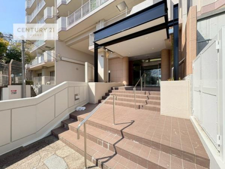 �G���g�����X�@�z������̗ǂ��G���g�����X�́A���Ƒ��₨�q�l���������}���Ă���܂��B
�����̕�炵�ɐS�n�悳�������炵�Ă�����Ԃł��B