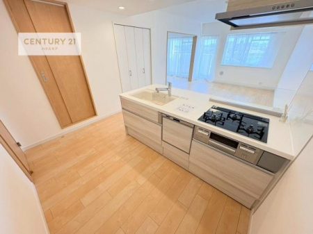 �L�b�`���@��Ƃ肠�钲���X�y�[�X�ō�Ƃ����₷�����K�ȃL�b�`���ł��I
���q�l�ƈꏏ�ɂ��َq������y���߂�L�X�X�y�[�X�ł��B�y�����������ԂɂȂ肻���ł��ˁI