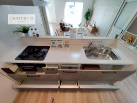 �L�b�`���@���[�X�y�[�X���[�����Ă���A�L�b�`���܂�����������ƕۂ��Ȃ���A�L�X�Ƃ��������X�y�[�X���m�ہB���K�ȍ�Ɗ��ŁA�����̂����������X���[�Y�ɂ͂��ǂ�܂��B