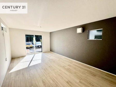 ���r���O�@��؂ȉƑ����W�܂邩�炱��LDK�ɂ͂�����肽���B
�q�����������C�ɏ΂��Ȃ��瑖�����Ă���p�����������u�L���Ƃɂ��ėǂ������v�Ǝv���u�Ԃł��B