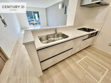 �L�b�`���@��l�C�̑Ζʎ��V�X�e���L�b�`�����̗p���Ă��܂��I���Ƒ��̃R�~���j�P�[�V���������R�Ƒ�����݌v�ł��B
���q�l�ɂ��ڂ��͂��̂Ŋ������ł��ˁI�L�X�g���ĉ��K�ɍ�Ƃ��i�݂܂��B