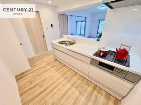 �L�b�`���@��Ƃ肠�钲���X�y�[�X�ō�Ƃ����₷�����K�ȃL�b�`���ł��I
���q�l�ƈꏏ�ɂ��َq������y���߂�L�X�X�y�[�X�ł��B�y�����������ԂɂȂ肻���ł��ˁI