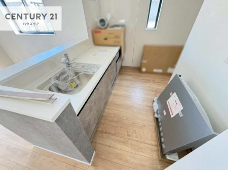 �L�b�`���@��Ƃ肠�钲���X�y�[�X�ō�Ƃ����₷�����K�ȃL�b�`���ł��I
���q�l�ƈꏏ�ɂ��َq������y���߂�L�X�X�y�[�X�ł��B�y�����������ԂɂȂ肻���ł��ˁI