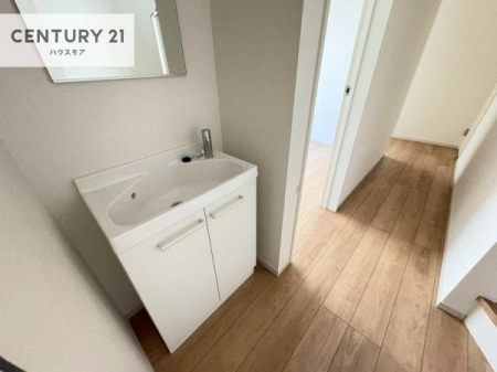 ���ʑ�E���ʏ��@���֓����Ă����̈ʒu�ɂ̓~�j���ʃJ�E���^�[��ݒu�B��􂢂�g�x�x�ɂ����Ǝg���āA���̍��G����A�Q�O�ɂ��֗��Ȃ��ꂵ���ݔ��ł��B