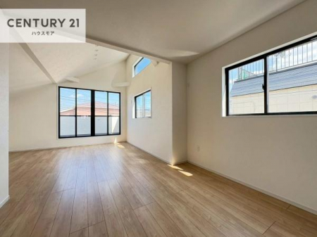 ���r���O�@�D�����z���܂肪���r���O����ł���ċ��S�n�̗ǂ���Ԃ����o���Ă���܂��I
���났�̎��Ԃ��߂����܂��I