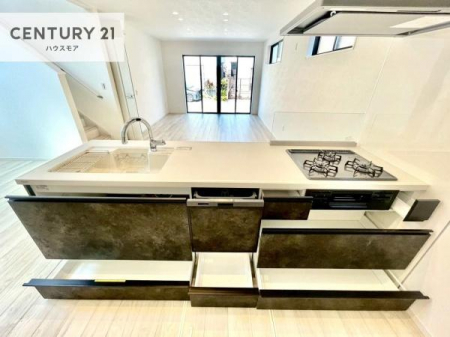 �L�b�`���@���[�͂̍����V�X�e���L�b�`���ŁA��������H�����������Еt���A�L�X�Ƃ�����Ԃŉ��K�ɗ������y���߂܂��B