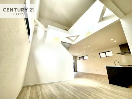 ���r���O�@��؂ȉƑ����W�܂邩�炱��LDK�ɂ͂�����肽���B
�q�����������C�ɏ΂��Ȃ��瑖�����Ă���p�����������u�L���Ƃɂ��ėǂ������v�Ǝv���u�Ԃł��B