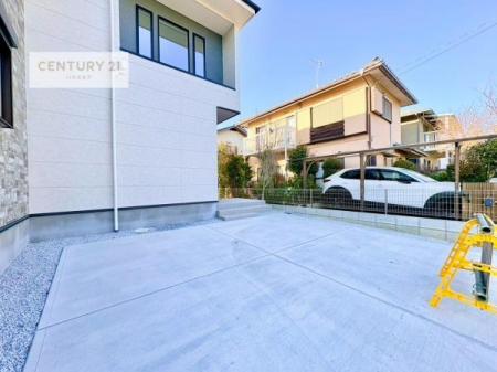 ���ԏ�@���ԃX�y�[�X��3�䕪����܂��I�Z�J���h�J�[�͂������A�o�C�N�⎩�]�ԂȂǂ��u���ꏊ�ɍ���܂���B