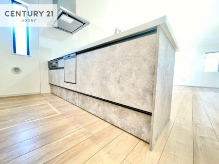 �L�b�`���@��l�C�̑Ζʎ��V�X�e���L�b�`�����̗p���Ă��܂��I���Ƒ��̃R�~���j�P�[�V���������R�Ƒ�����݌v�ł��B
���q�l�ɂ��ڂ��͂��̂Ŋ������ł��ˁB���[�͂�����܂��I