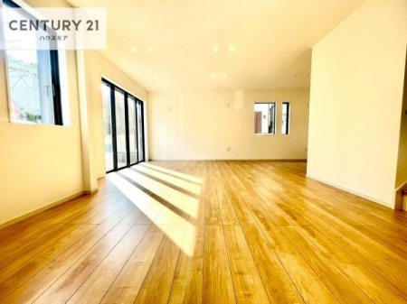 ���r���O�@�D�����z���܂肪���r���O����ł���ċ��S�n�̗ǂ���Ԃ����o���Ă���܂��I
���났�̎��Ԃ��߂����܂��I