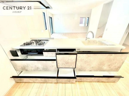 �L�b�`���@���[�X�y�[�X���[�����Ă���A�L�b�`���܂�����������ƕۂ��Ȃ���A�L�X�Ƃ��������X�y�[�X���m�ہB���K�ȍ�Ɗ��ŁA�����̂����������X���[�Y�ɂ͂��ǂ�܂��B