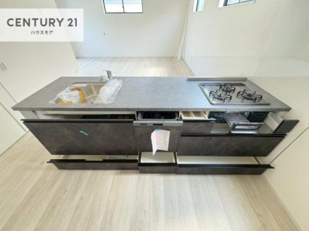 �L�b�`���@���[�X�y�[�X���[�����Ă���A�L�b�`���܂�����������ƕۂ��Ȃ���A�L�X�Ƃ��������X�y�[�X���m�ہB���K�ȍ�Ɗ��ŁA�����̂����������X���[�Y�ɂ͂��ǂ�܂��B