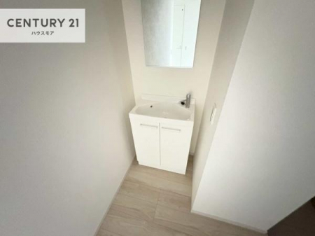 ���ʑ�E���ʏ��@���֓����Ă����̈ʒu�ɂ̓~�j���ʃJ�E���^�[��ݒu�B��􂢂�g�x�x�ɂ����Ǝg���āA���̍��G����A�Q�O�ɂ��֗��Ȃ��ꂵ���ݔ��ł��B