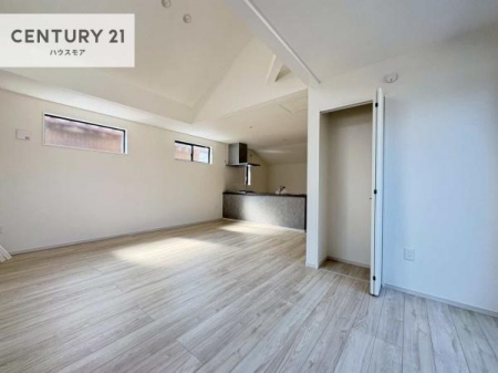 ���r���O�@�D�����z���܂肪���r���O����ł���ċ��S�n�̗ǂ���Ԃ����o���Ă���܂��I
���났�̎��Ԃ��߂����܂��I