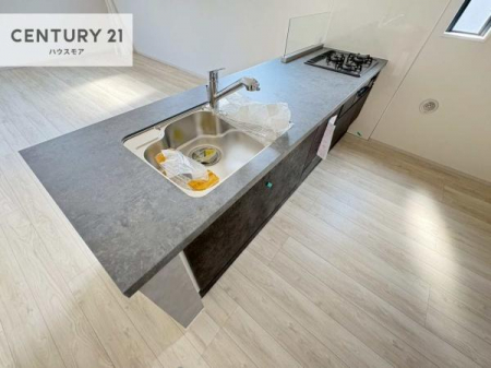 �L�b�`���@��Ƃ肠�钲���X�y�[�X�ō�Ƃ����₷�����K�ȃL�b�`���ł��I
���q�l�ƈꏏ�ɂ��َq������y���߂�L�X�X�y�[�X�ł��B�y�����������ԂɂȂ肻���ł��ˁI