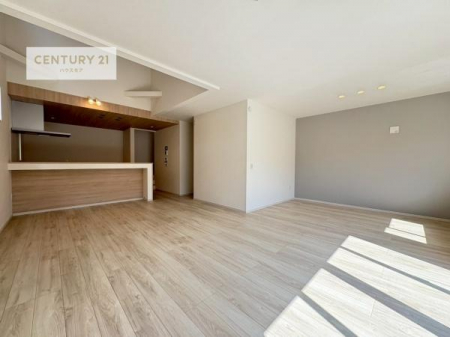 ���r���O�@�S�n�ǂ����r���O�͉Ƒ������R�ƏW�܂�܂��B�Ƒ��c�R�̎��Ԃ����������ł��B���Ƒ��ƁA����w�[���������Ԃ��߂��������ł��ˁB