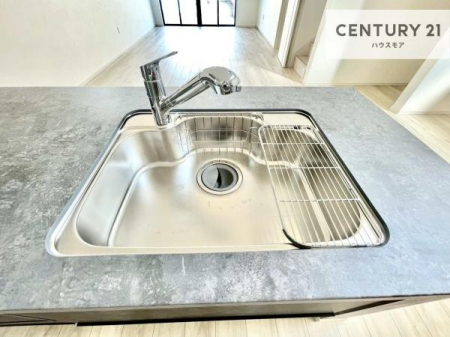 �L�b�`���@���C�h�ȃV���N�ł��ˁI�������˂ɂ������������₷���Ǝ����y�X�d�l�̃V�X�e���L�b�`���ł��I
�f�U�C�����Ƌ@�\�������˂��L�b�`���Ő�����������܂��ˁI