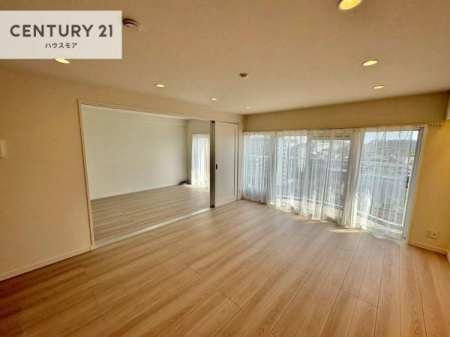 ���r���O�@�D�����z���܂肪���r���O����ł���ċ��S�n�̗ǂ���Ԃ����o���Ă���܂��I
���났�̎��Ԃ��߂����܂��I