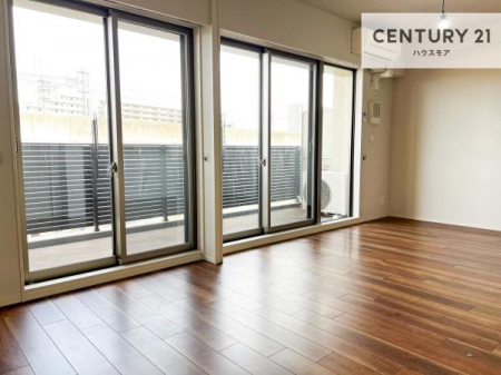 ���r���O�@�傫�ȑ����炽���Ղ�̗z���������閾�邢���r���O�B�J�����̂��郊�r���O�ŉƑ��c���̂��났�̎��Ԃ��߂����܂��I