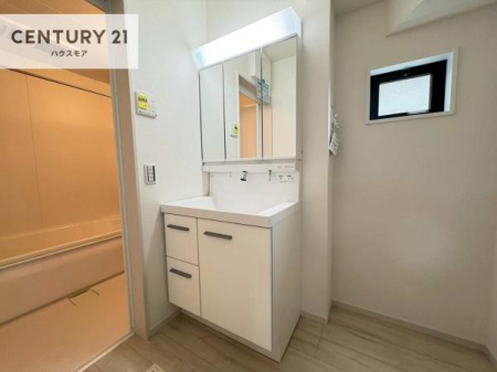 ���ʑ�E���ʏ��@�O�ʋ��d�l�̐��ʏ��́A�g�����Ȃ݂����₷������I���͎��[�ɂȂ��Ă��܂��B�h���C���[�₨���ϓ����Еt������̂Ő��ʑ������X�b�L���ƌ����邱�Ƃ��o���܂��I