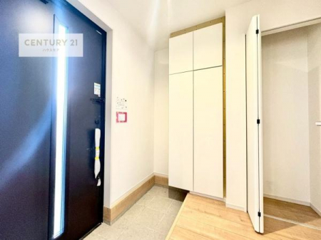 ���ց@�V���[�Y�{�b�N�X�t���Ȃ̂ŁA���ւ��Еt�����|�������₷���ł��I
�X�b�L���������ւŌ˂��J�����u�ԁA�������̂���S�n������Ԃ��o�}���Ă���܂��B