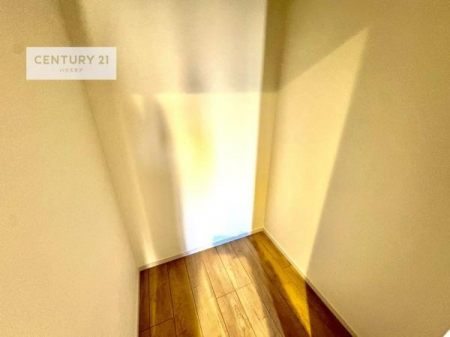 ���[�@�E�H�[�N�C���N���[�[�b�g�t���ł��B��@�������ȂǋG�ߕ��̑傫�ȉƓd�����[�ł��܂��I